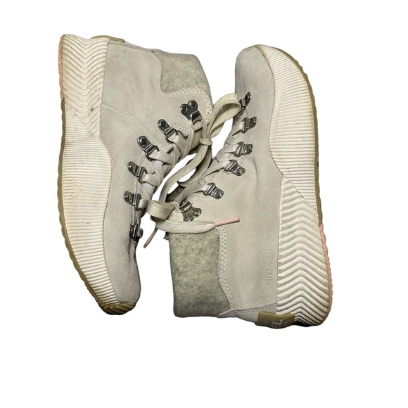 Sorel Women's Out N About III Conquest Winter Ankle Boot - Chalk, Sea Salt - Picture 4 of 13